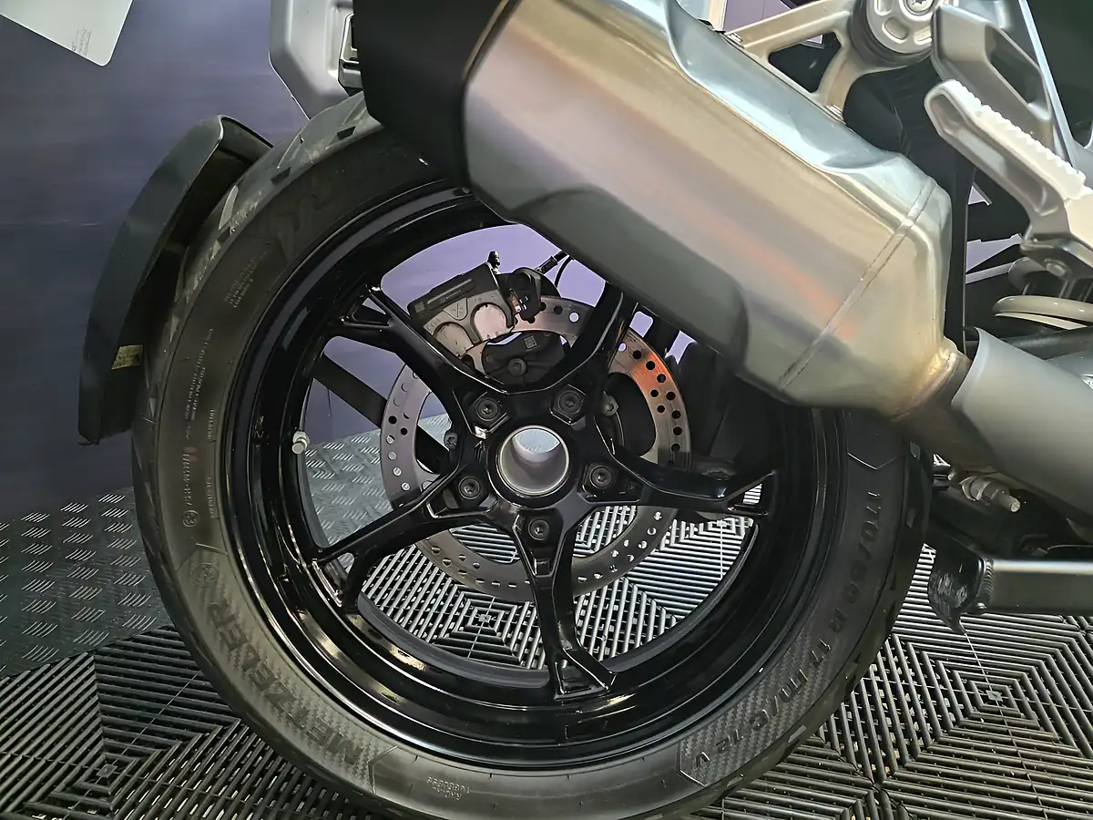 Used 2023 BMW R 1300 Gs White - Interior and Exterior details 18
