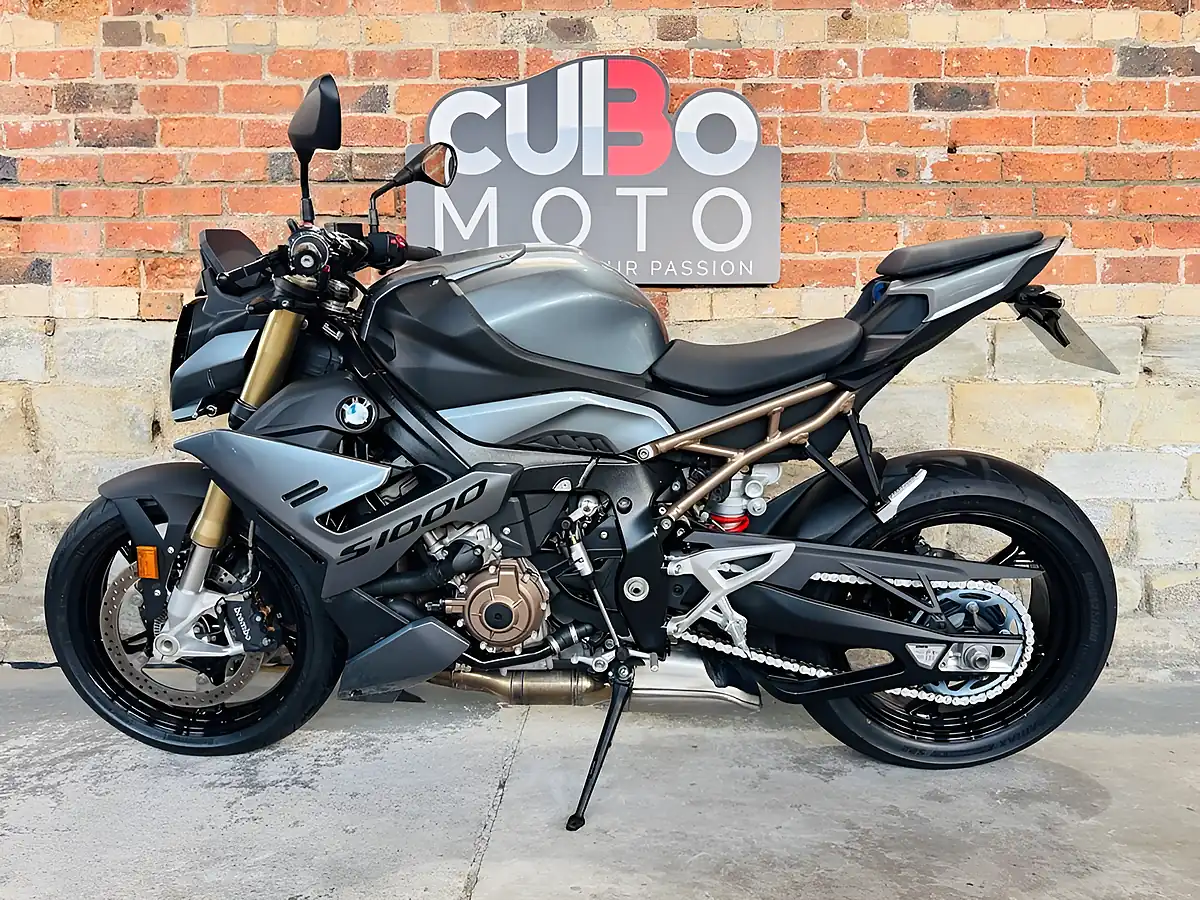Used 2023 BMW S 1000 R Sport Blue - Interior and Exterior details 11