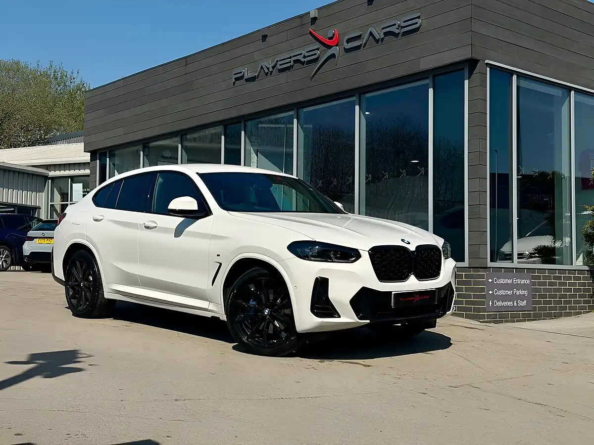 Used 2023 BMW X4 M Sport White - Front View