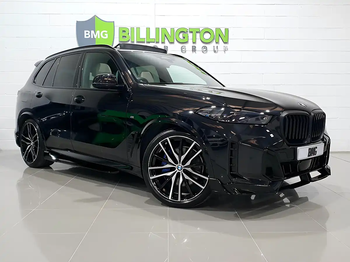 Used 2023 BMW X5 M Sport Black - Front View