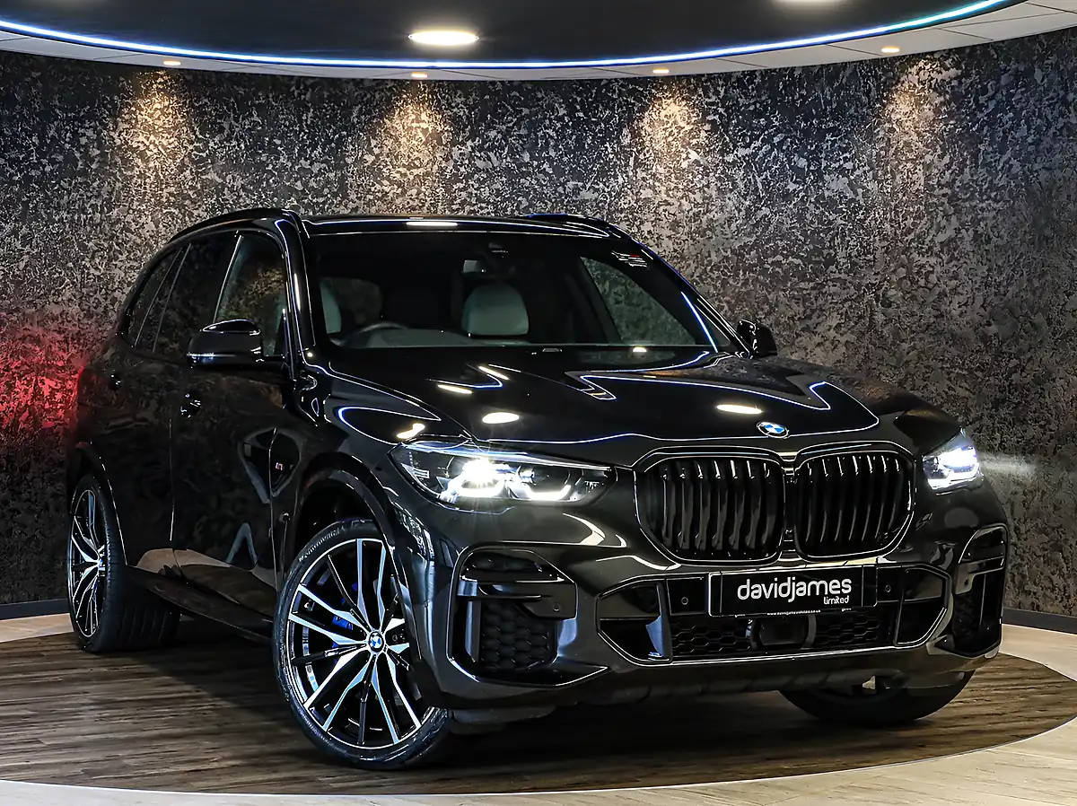 Used 2023 BMW X5 M Sport Black Sapphire Metallic Paint - Front View