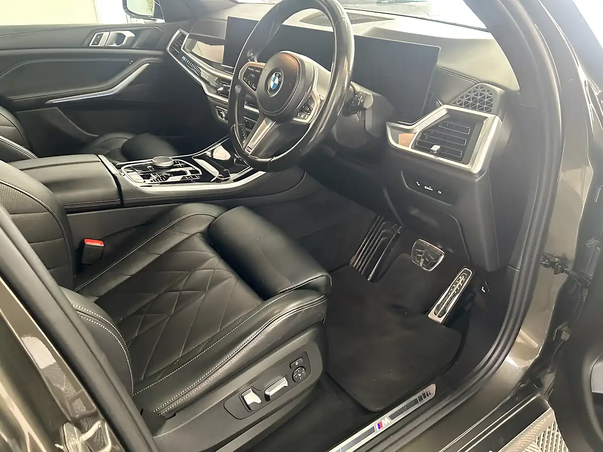 Used 2023 BMW X5 M Sport Green - Interior and Exterior details 15
