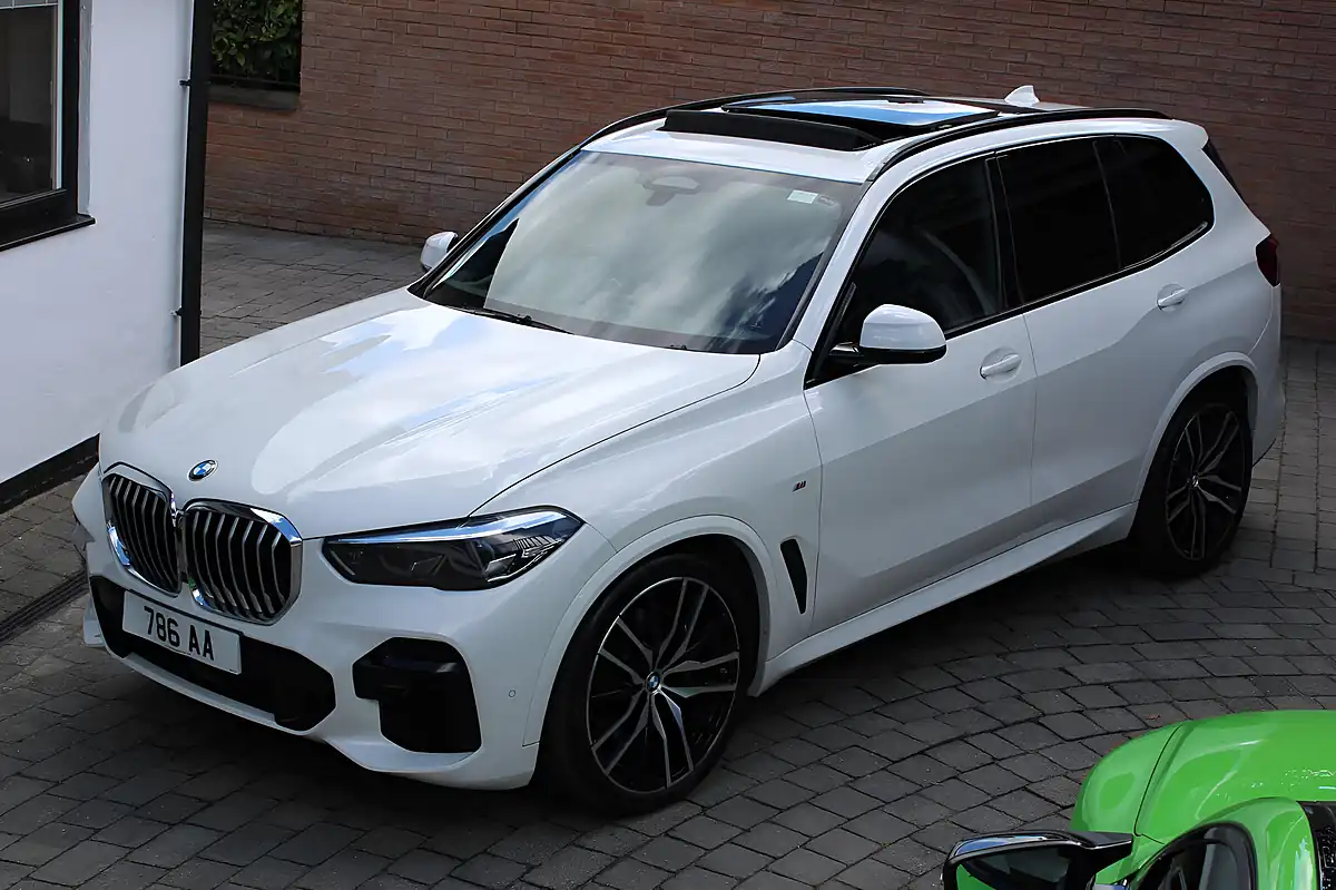 Used 2023 BMW X5 M Sport White - Front View