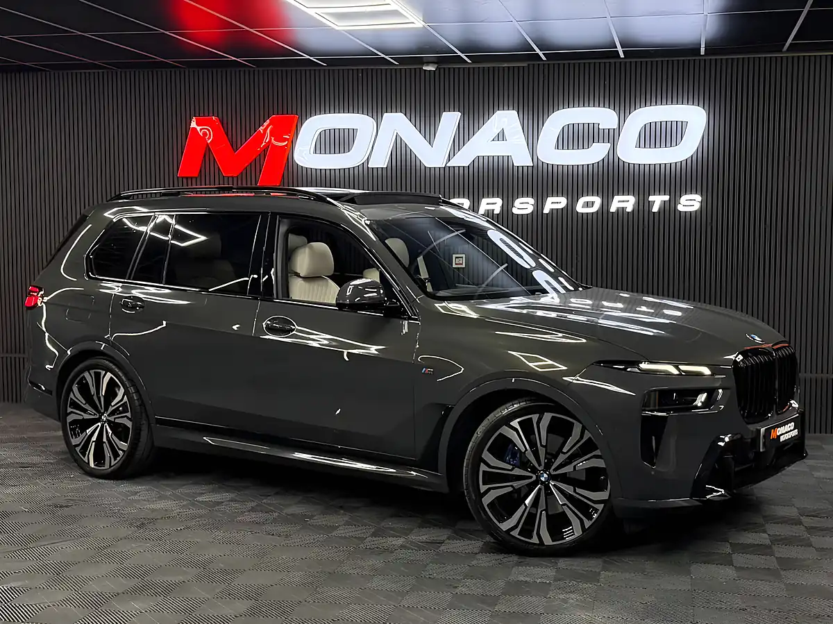 Used 2023 BMW X7 M Sport Grey - Front View