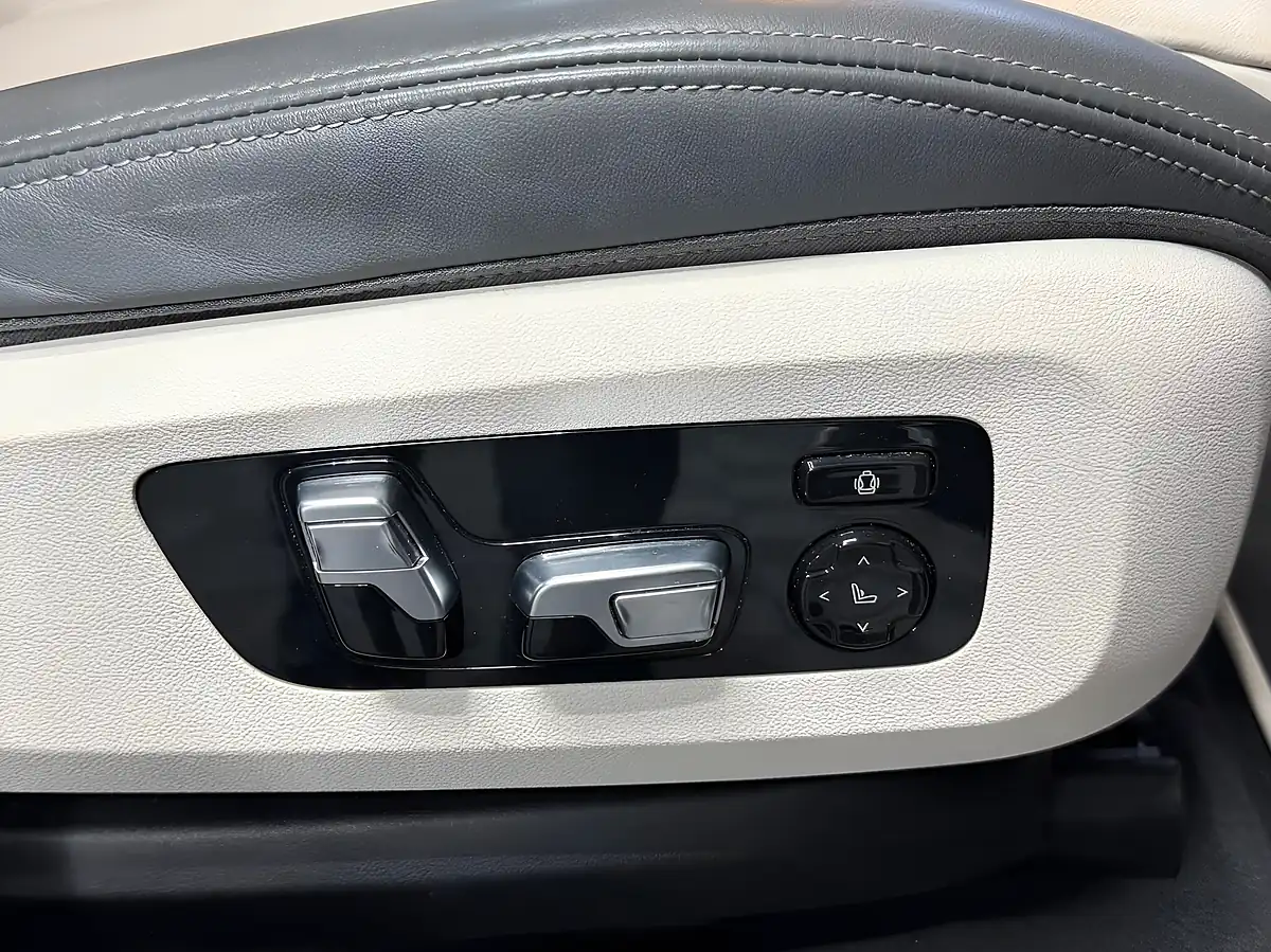 Used 2023 BMW X7 M Sport Grey - Interior and Exterior details 11
