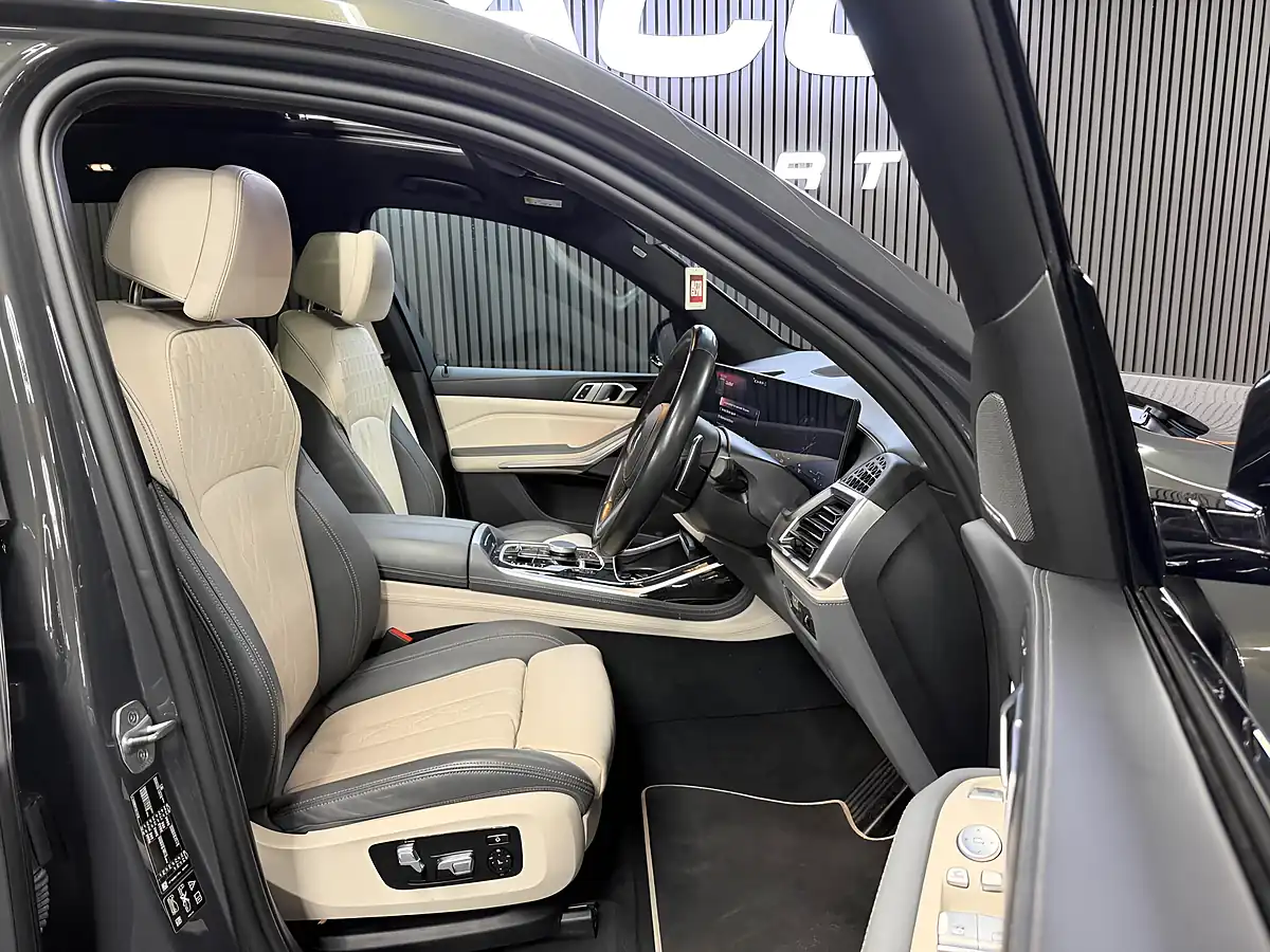 Used 2023 BMW X7 M Sport Grey - Interior and Exterior details 2