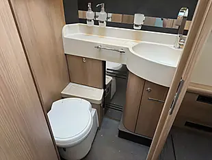 Used 2023 Carthago C-Tourer T150QB - Interior and Exterior details 17
