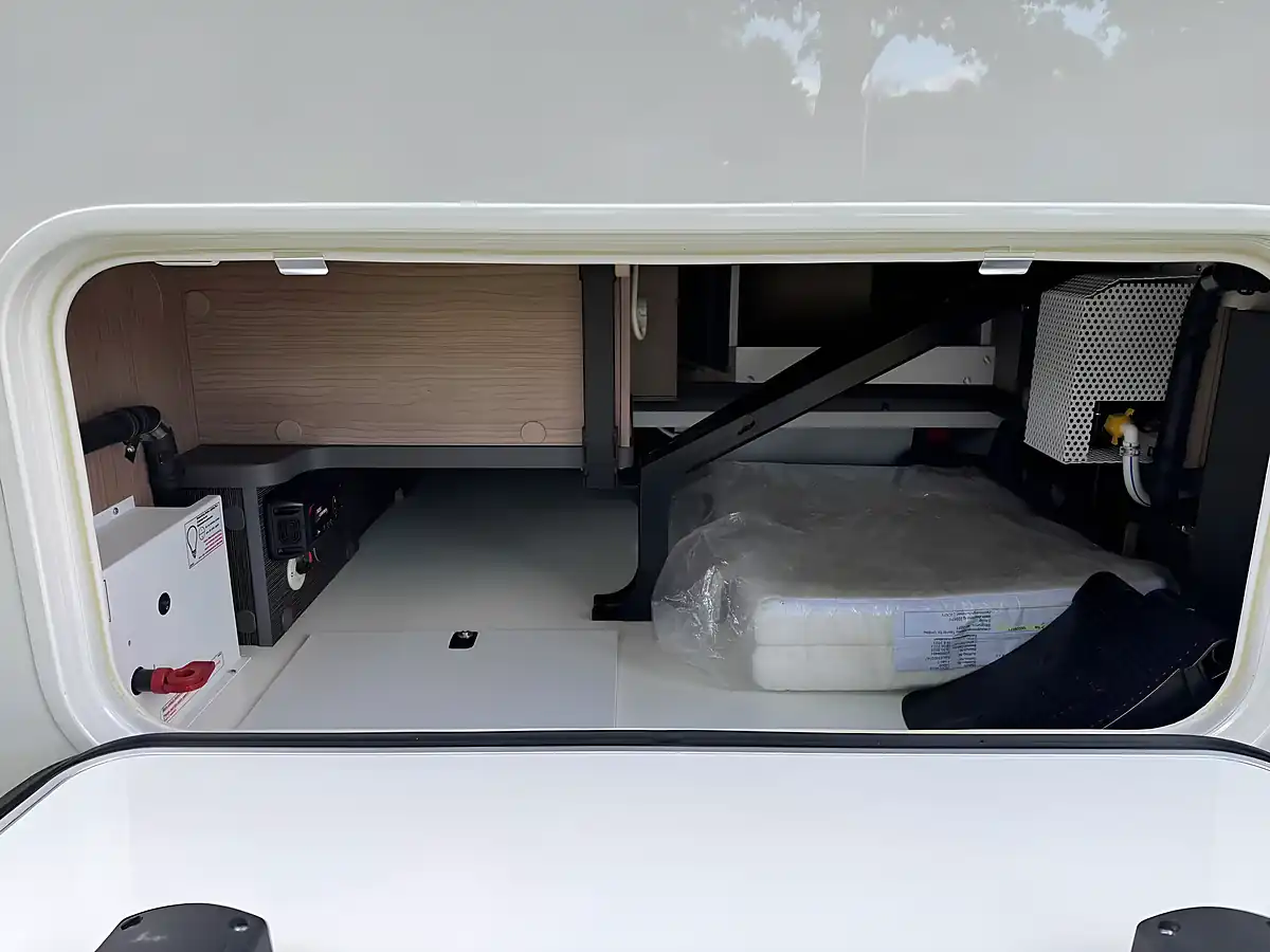 Used 2023 Carthago C-Tourer T150QB - Interior and Exterior details 9