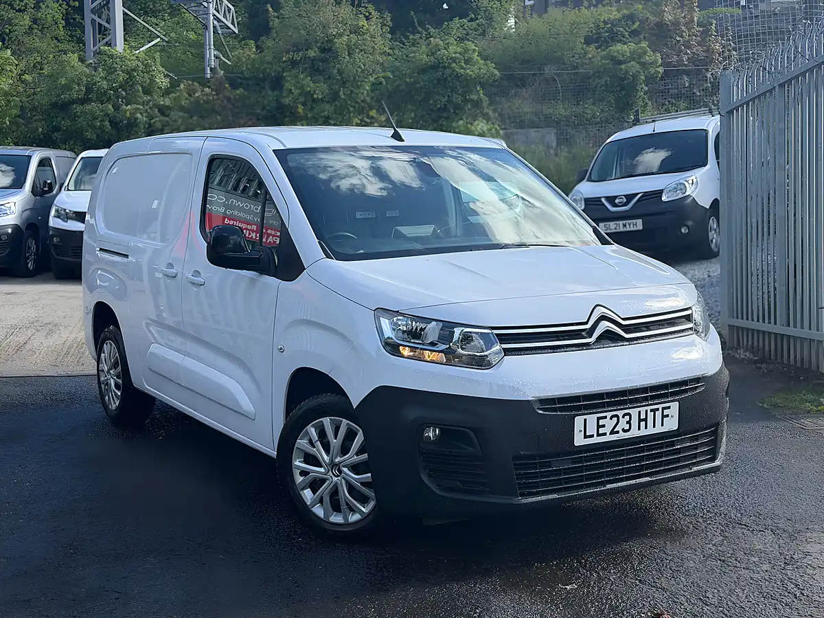 Used 2023 Citroen Berlingo Driver Edition Xl White - Front View