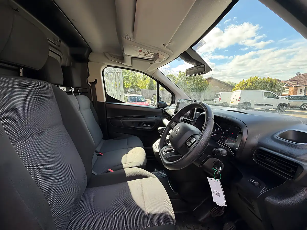 Used 2023 Citroen Berlingo Driver Edition Xl White - Interior and Exterior details 11