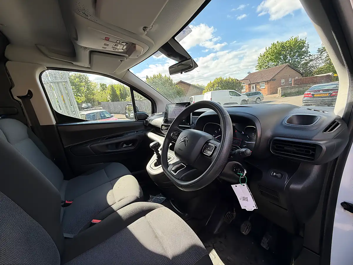 Used 2023 Citroen Berlingo Driver Edition Xl White - Interior and Exterior details 12