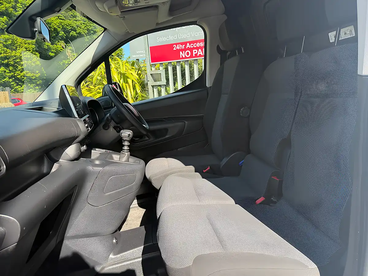 Used 2023 Citroen Berlingo Driver Edition Xl White - Interior and Exterior details 19