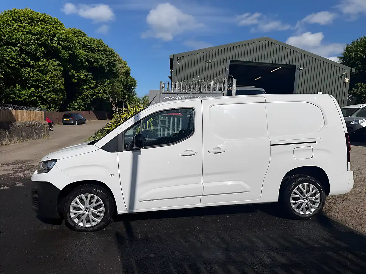 Used 2023 Citroen Berlingo Driver Edition Xl White - Interior and Exterior details 5