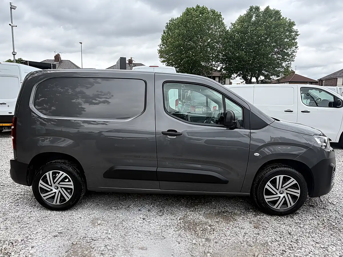 Used 2023 Citroen Berlingo Enterprise Edition 1000 M Grey - Interior and Exterior details 13