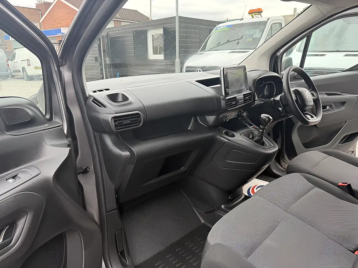 Used 2023 Citroen Berlingo Enterprise Edition 1000 M Grey - Interior and Exterior details 17