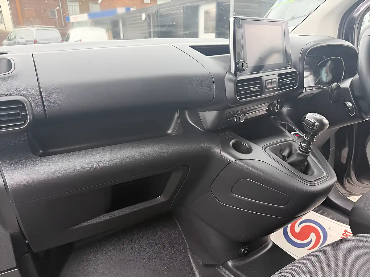 Used 2023 Citroen Berlingo Enterprise Edition 1000 M Grey - Interior and Exterior details 18