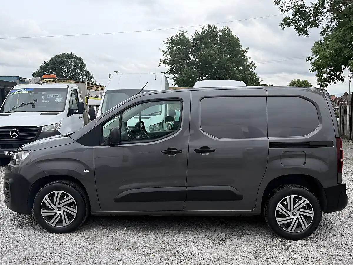 Used 2023 Citroen Berlingo Enterprise Edition 1000 M Grey - Interior and Exterior details 6