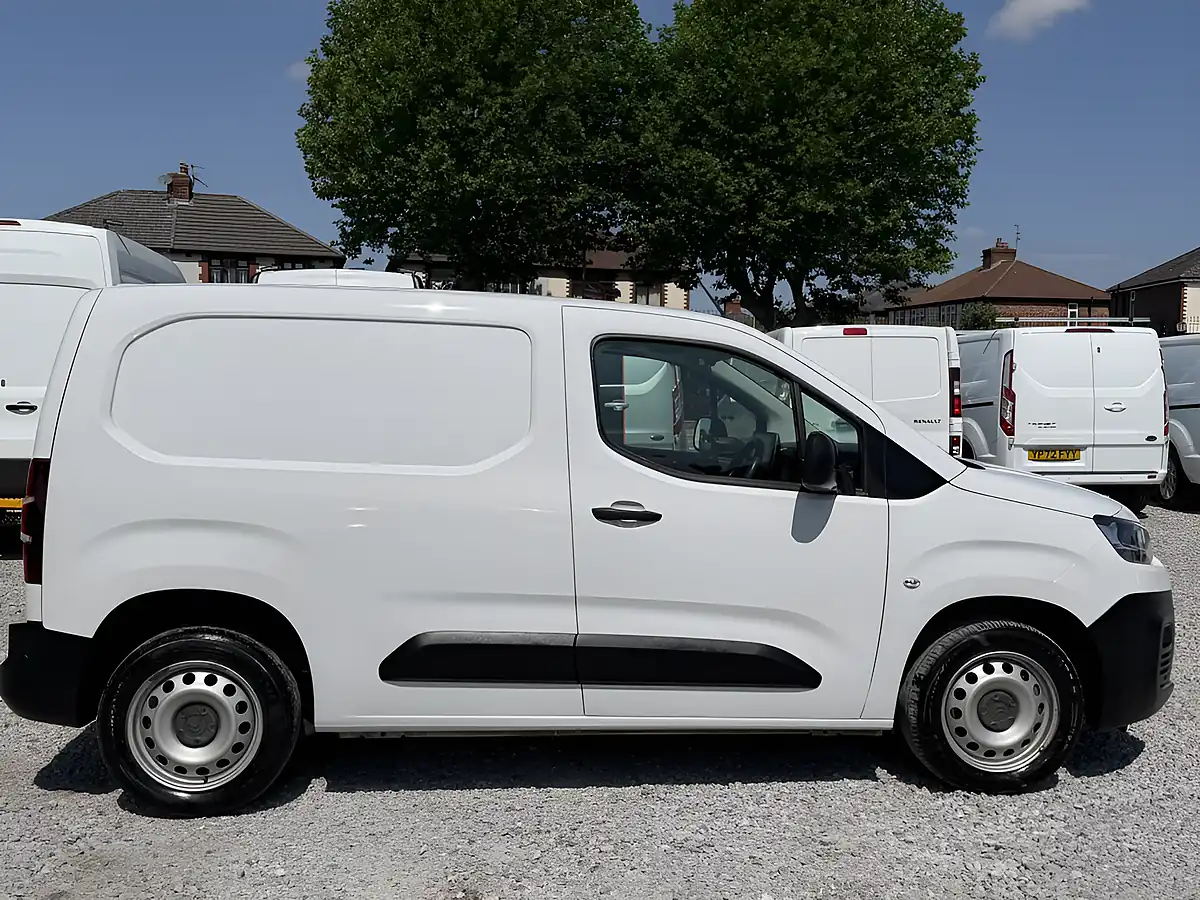 Used 2023 Citroen Berlingo Enterprise Edition 1000 M White - Interior and Exterior details 12