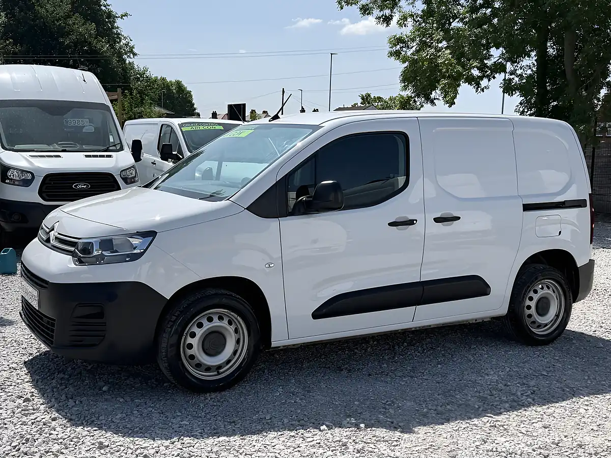 Used 2023 Citroen Berlingo Enterprise Edition 1000 M White - Interior and Exterior details 5