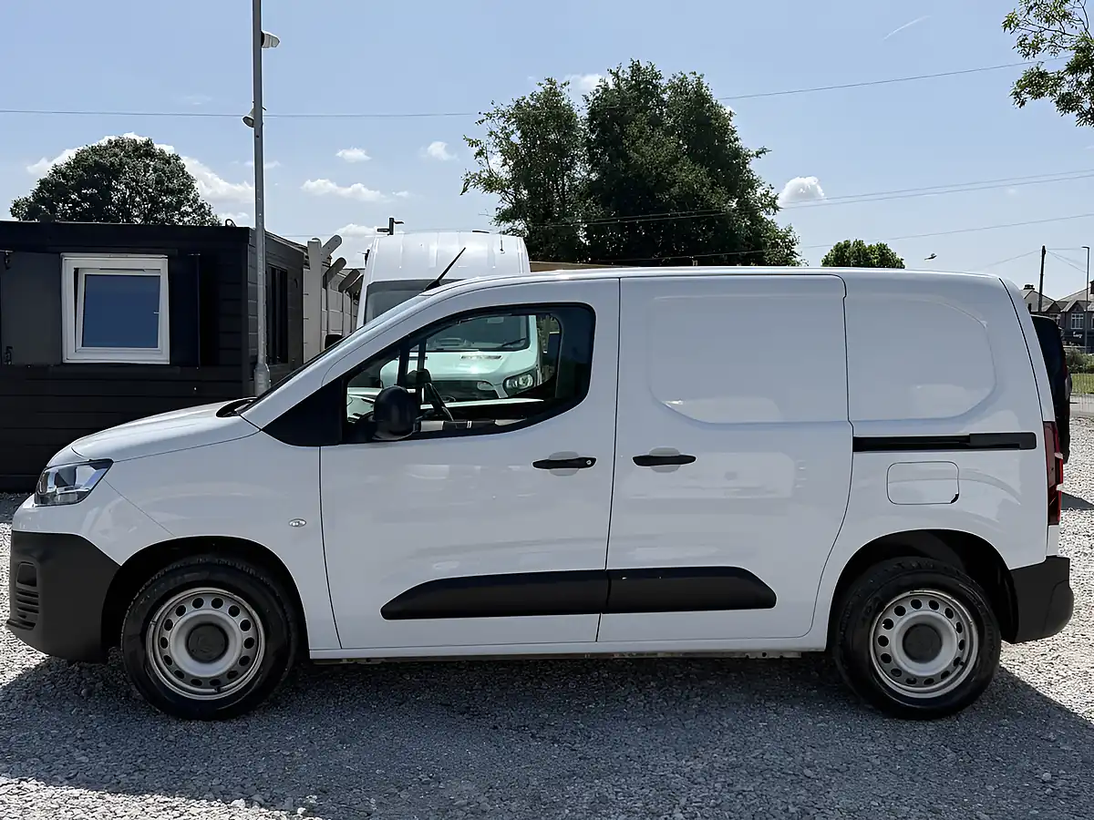 Used 2023 Citroen Berlingo Enterprise Edition 1000 M White - Interior and Exterior details 6