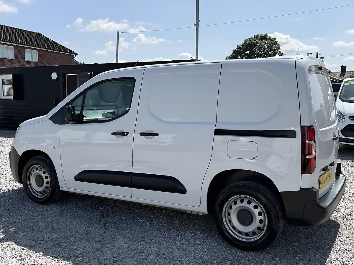 Used 2023 Citroen Berlingo Enterprise Edition 1000 M White - Interior and Exterior details 7