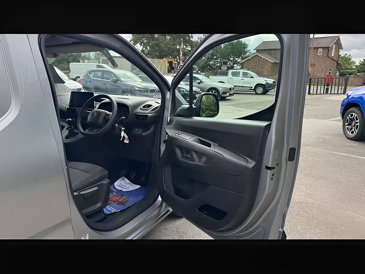 Used 2023 Citroen Berlingo Enterprise Edition Grey Artense - Interior and Exterior details 16