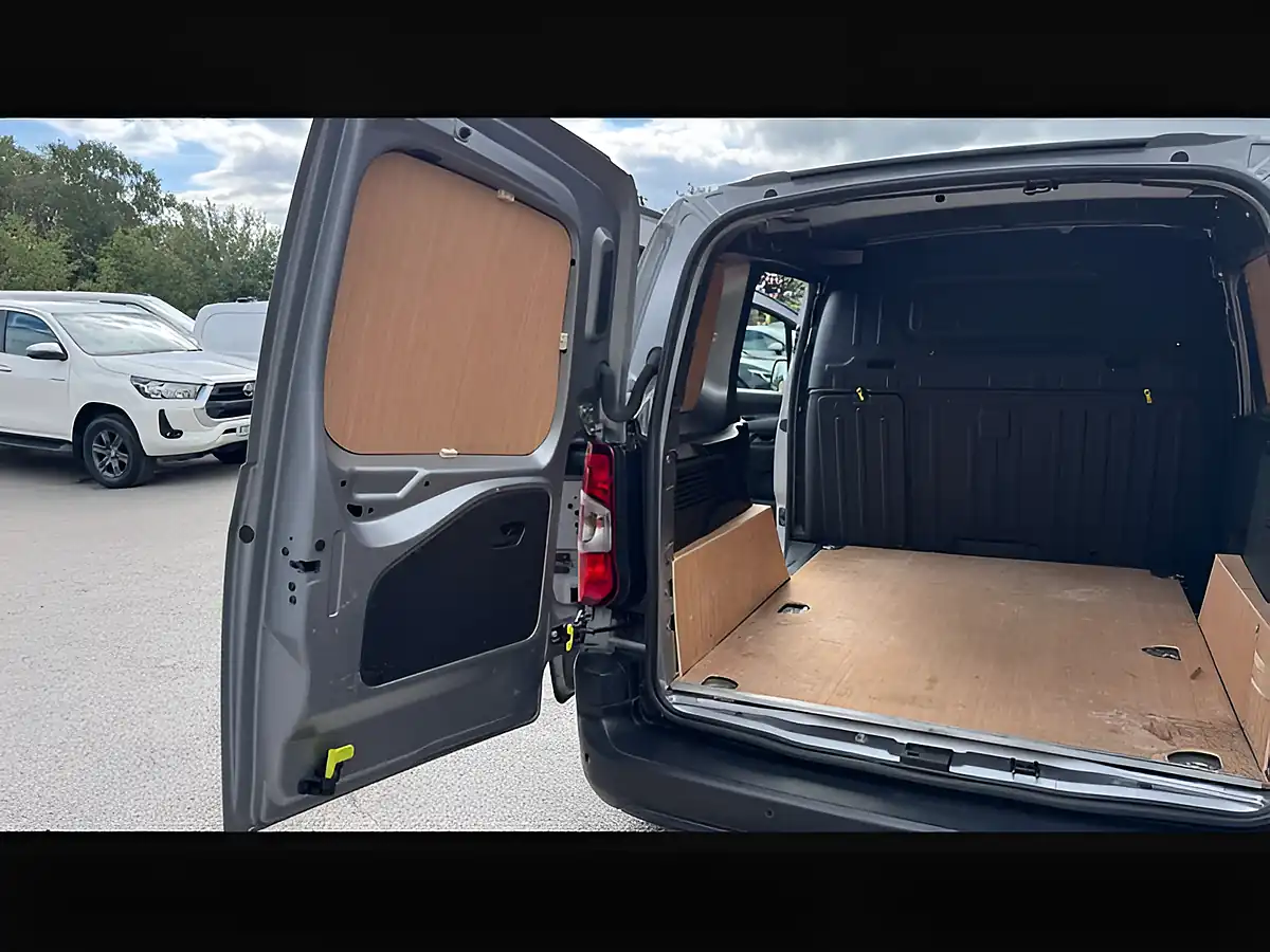 Used 2023 Citroen Berlingo Enterprise Edition Grey Artense - Interior and Exterior details 17