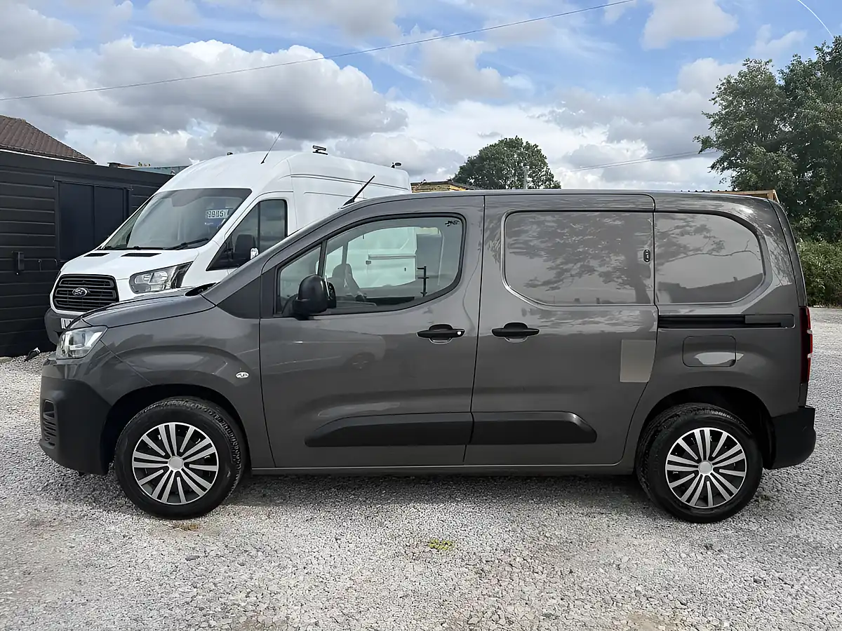 Used 2023 Citroen Berlingo Enterprise Edition Grey - Interior and Exterior details 6
