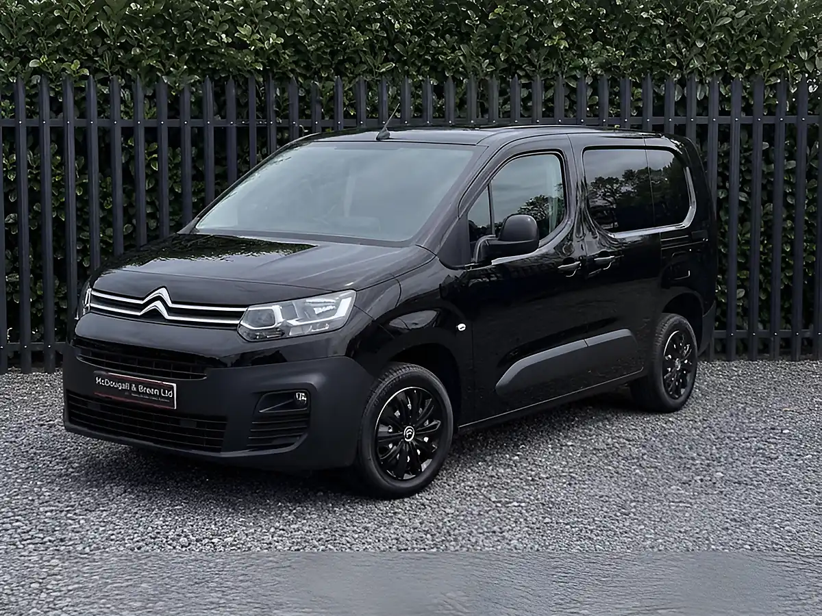 Used 2023 Citroen Berlingo Enterprise Edition M Black - Front View