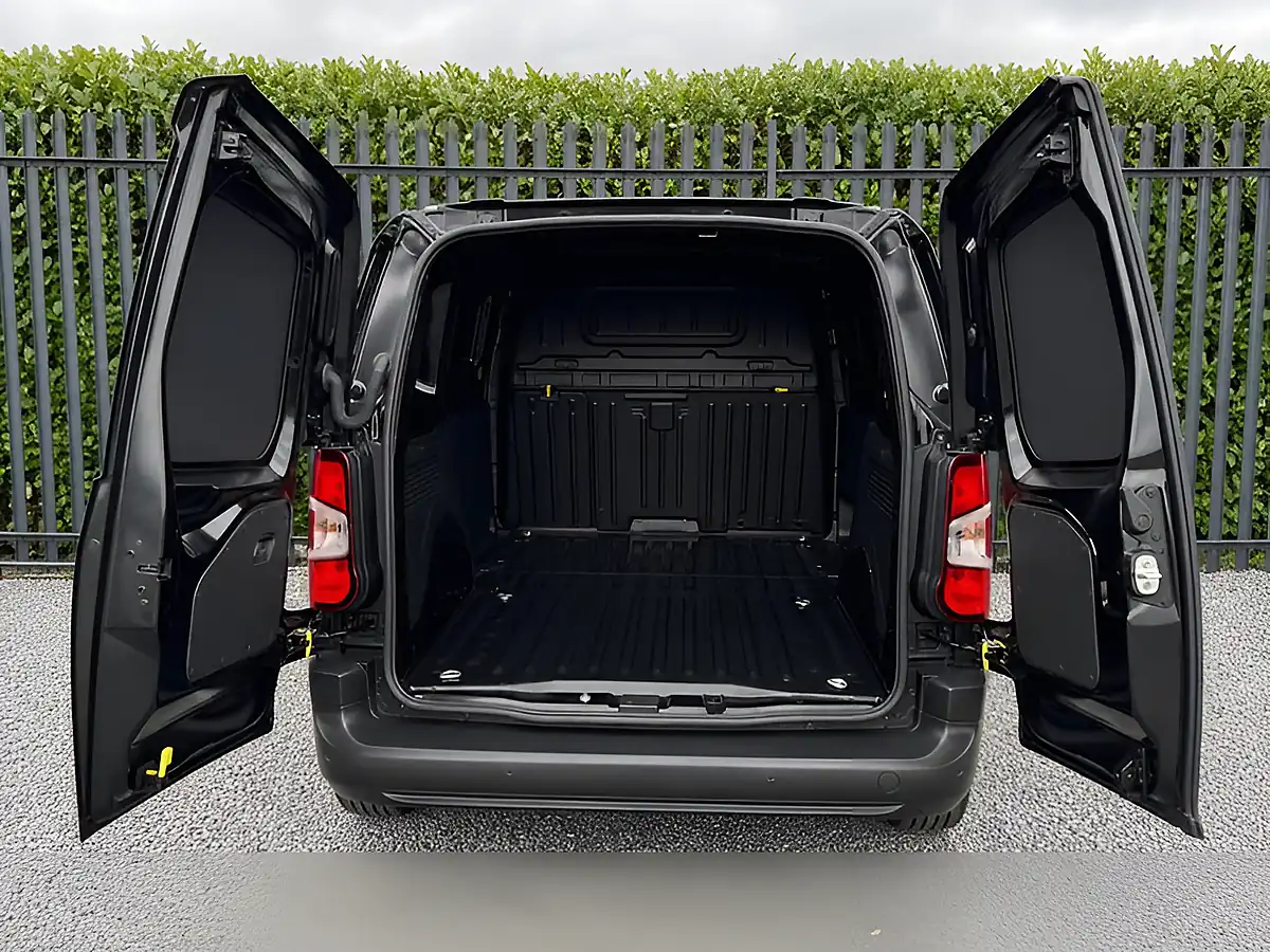 Used 2023 Citroen Berlingo Enterprise Edition M Black - Interior and Exterior details 12