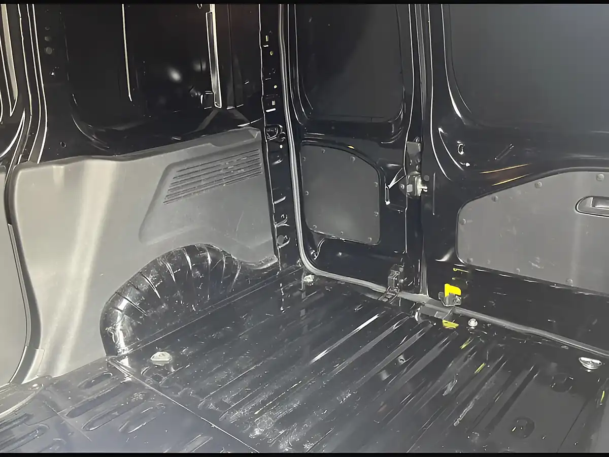 Used 2023 Citroen Berlingo Enterprise Edition M Black - Interior and Exterior details 19