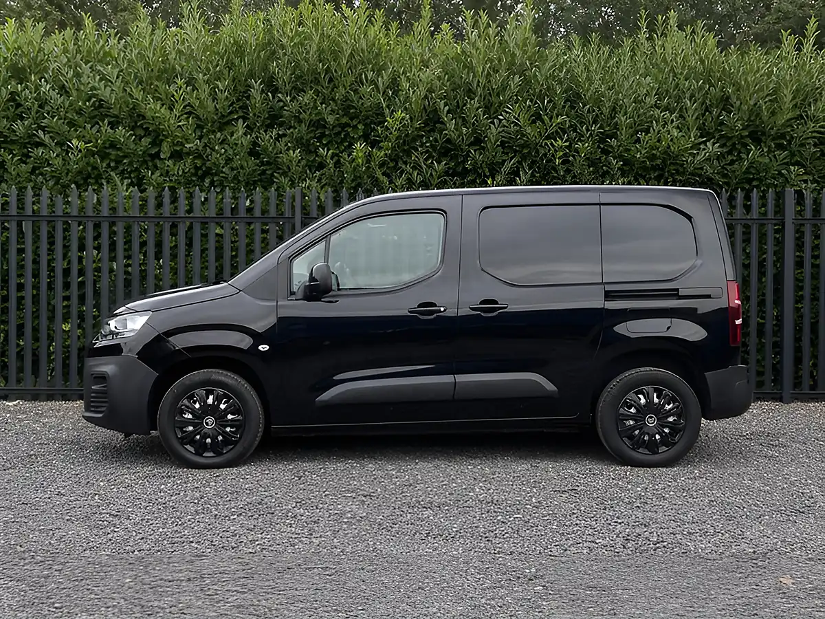 Used 2023 Citroen Berlingo Enterprise Edition M Black - Interior and Exterior details 6