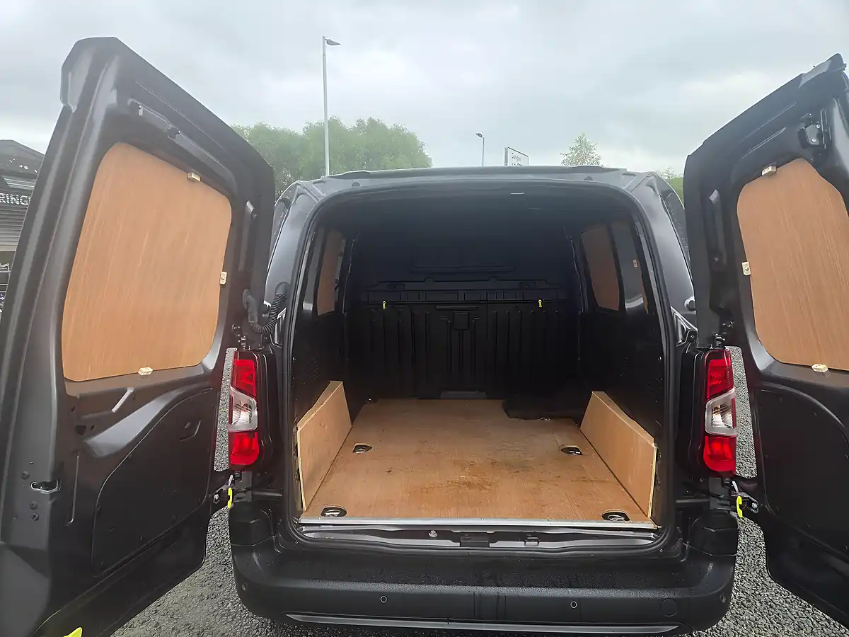 Used 2023 Citroen Berlingo Enterprise Edition M Grey - Interior and Exterior details 13
