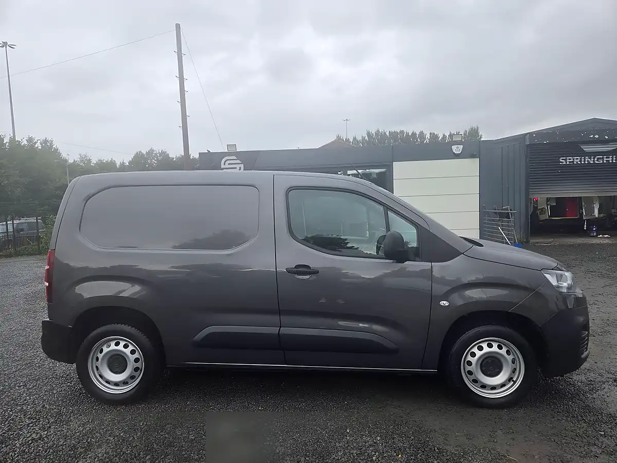 Used 2023 Citroen Berlingo Enterprise Edition M Grey - Interior and Exterior details 3