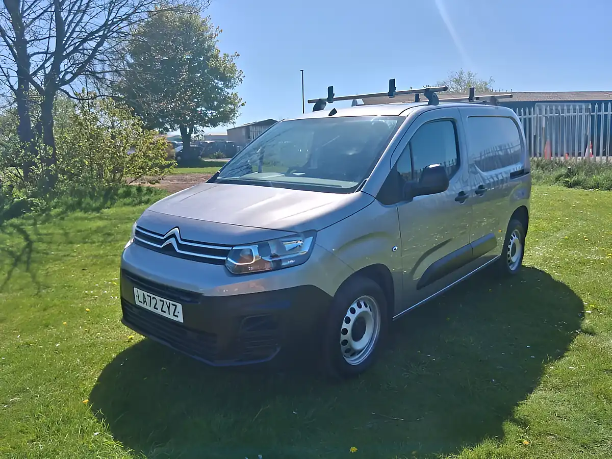 Used 2023 Citroen Berlingo Enterprise Edition M Grey - Front View
