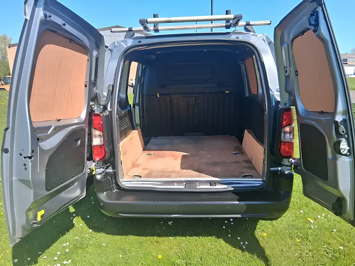 Used 2023 Citroen Berlingo Enterprise Edition M Grey - Interior and Exterior details 9