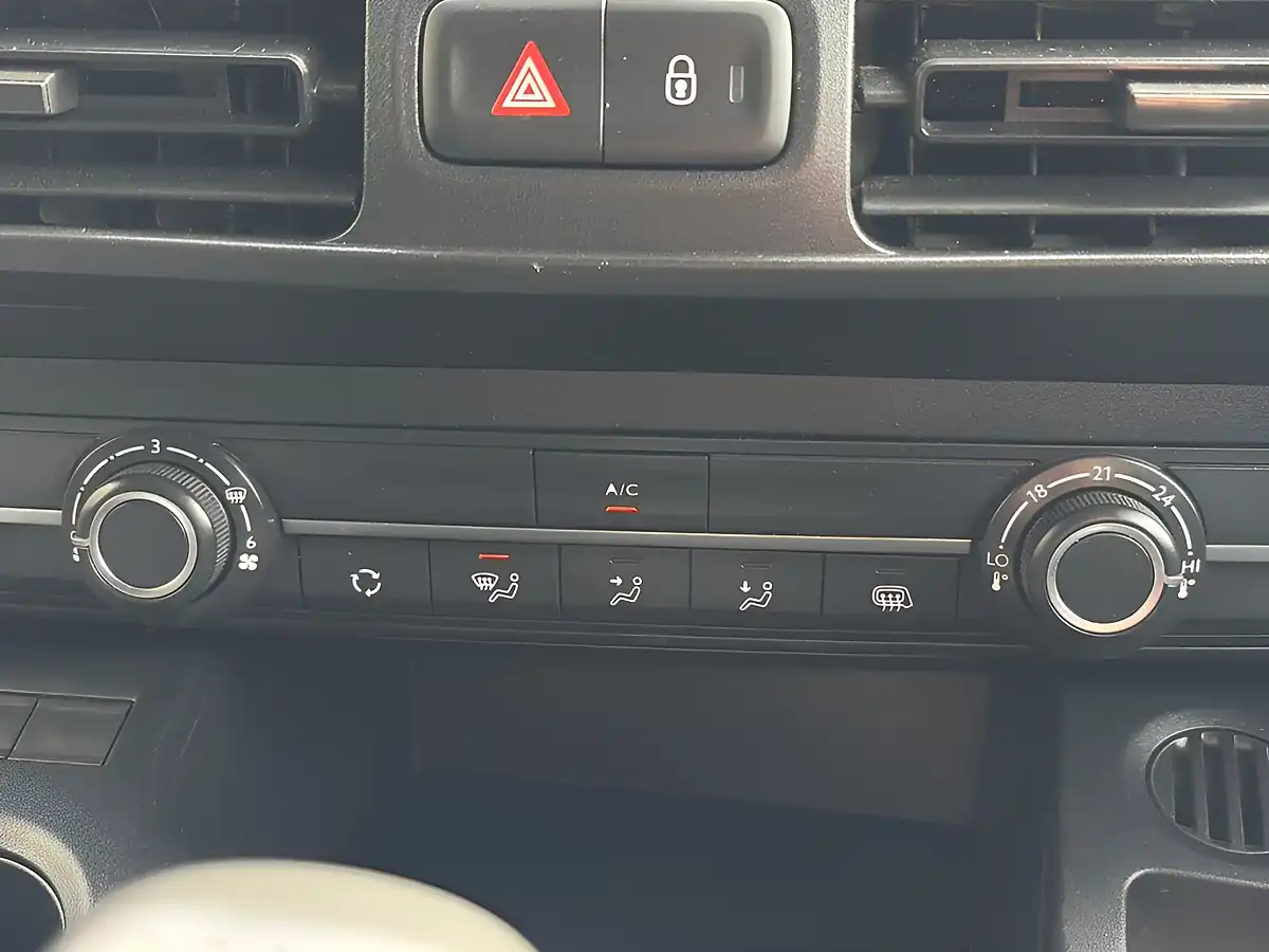 Used 2023 Citroen Berlingo Enterprise Edition M Icy White - Interior and Exterior details 15