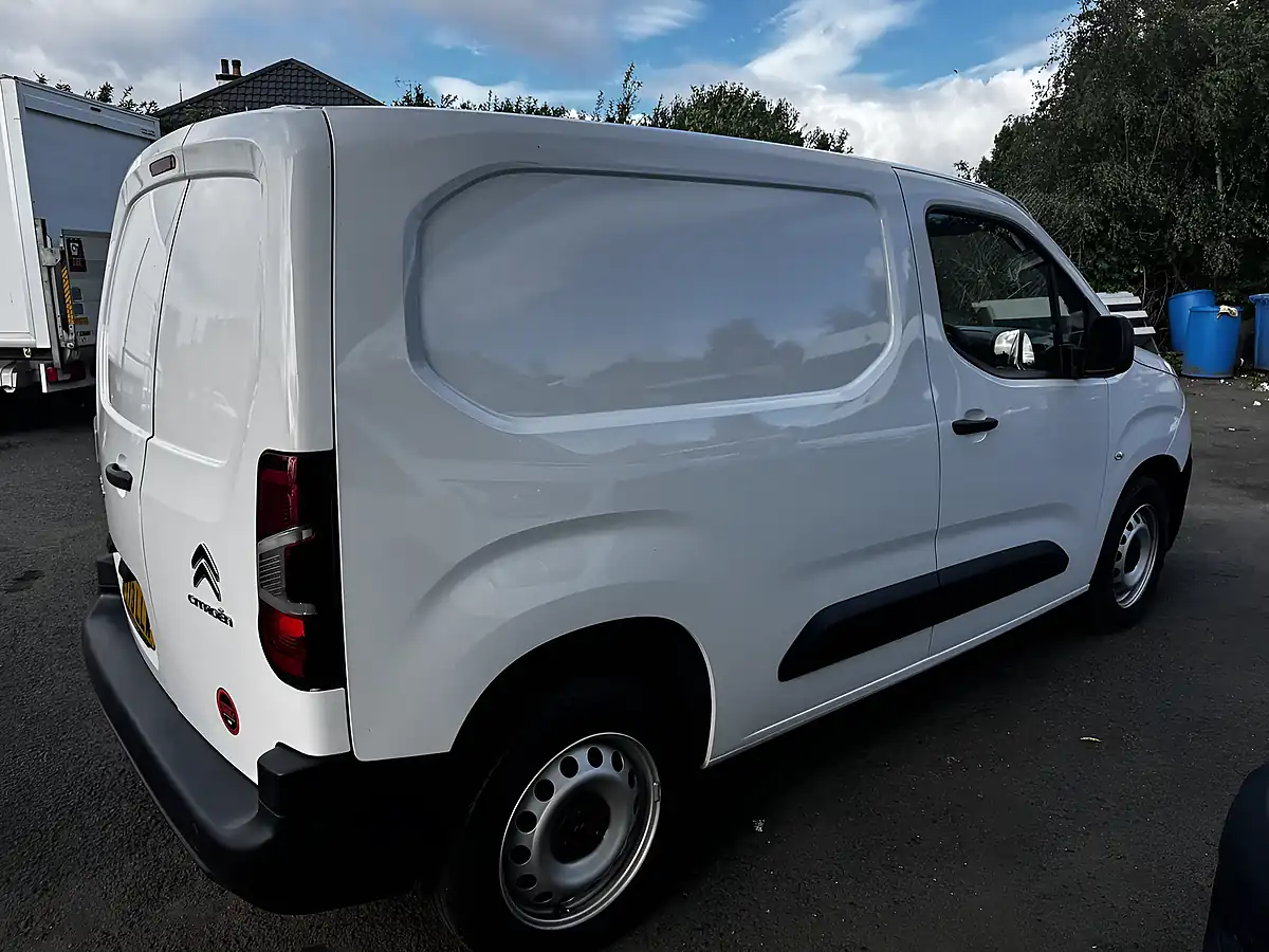 Used 2023 Citroen Berlingo Enterprise Edition M Icy White - Interior and Exterior details 10