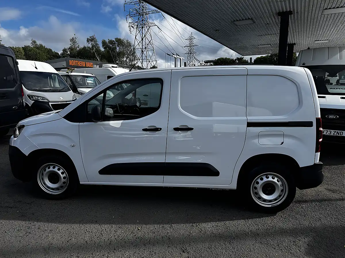 Used 2023 Citroen Berlingo Enterprise Edition M Icy White - Interior and Exterior details 3
