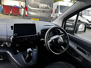 Used 2023 Citroen Berlingo Enterprise Edition M Icy White - Interior and Exterior details 6