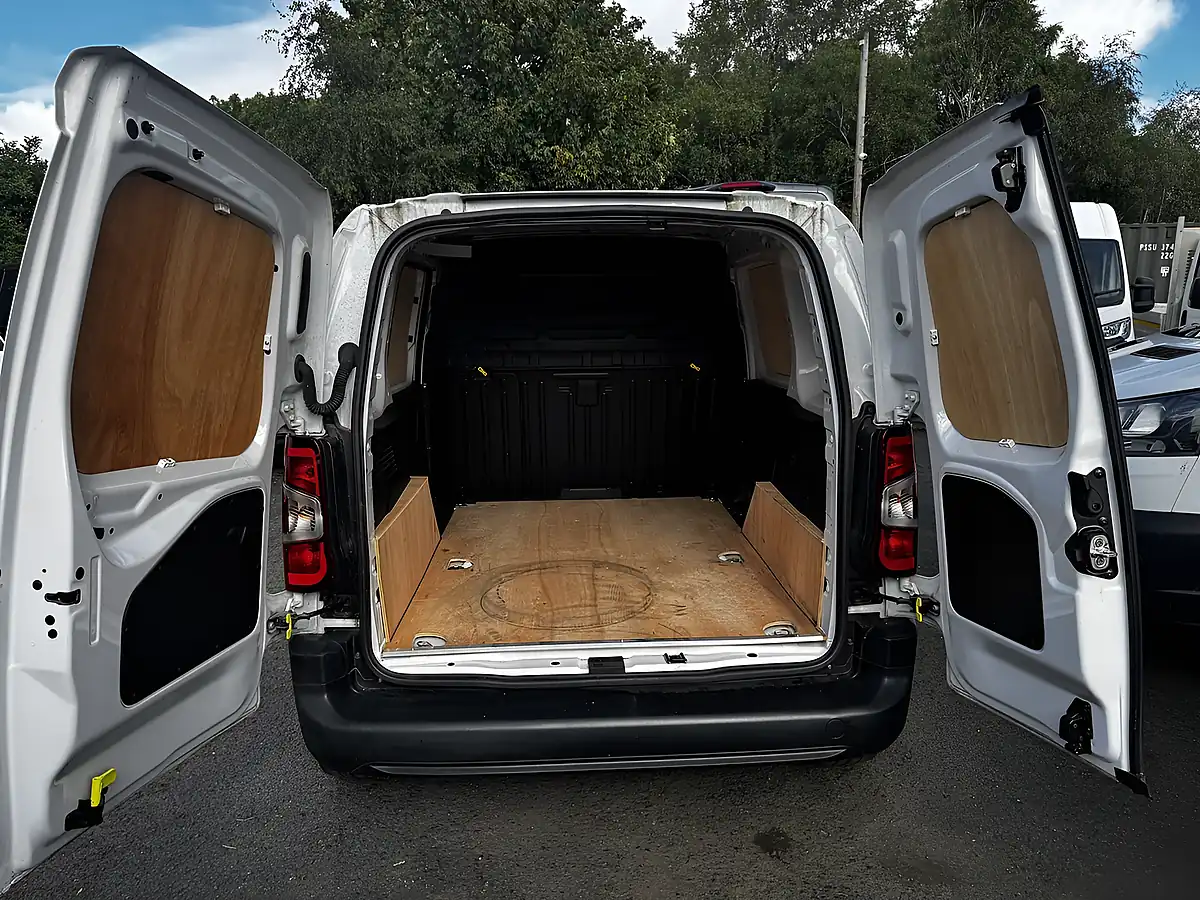 Used 2023 Citroen Berlingo Enterprise Edition M Icy White - Interior and Exterior details 9