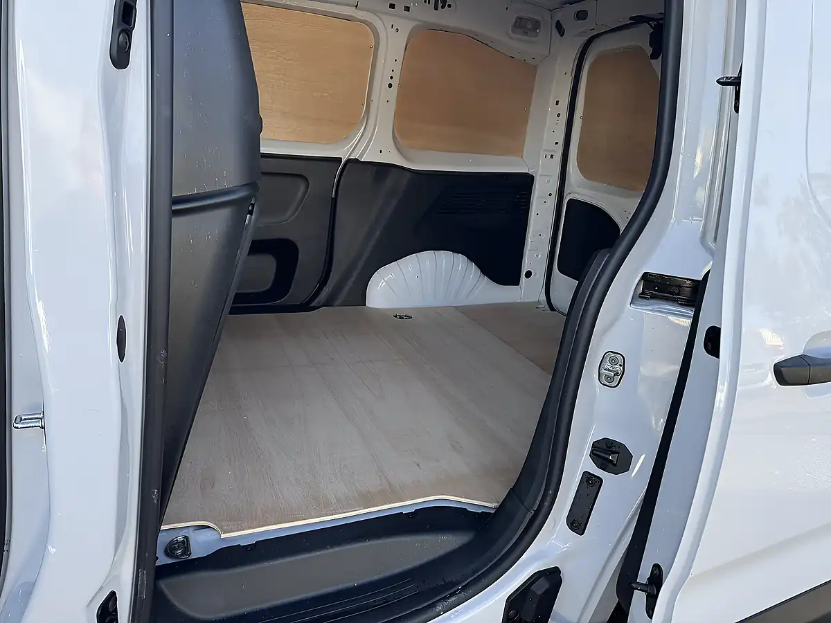 Used 2023 Citroen Berlingo Enterprise Edition M Icy White - Interior and Exterior details 12