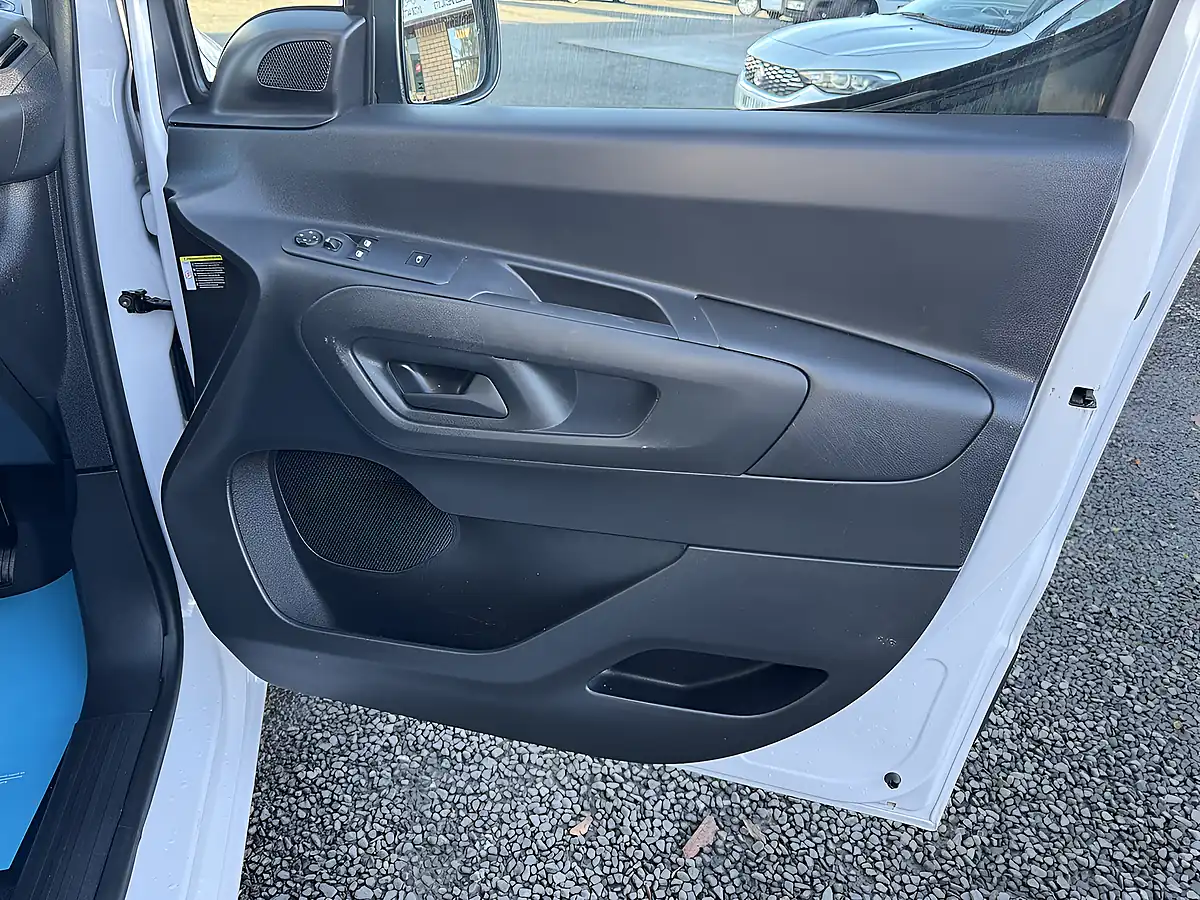 Used 2023 Citroen Berlingo Enterprise Edition M Icy White - Interior and Exterior details 14