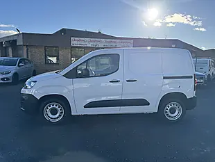 Used 2023 Citroen Berlingo Enterprise Edition M Icy White - Interior and Exterior details 8