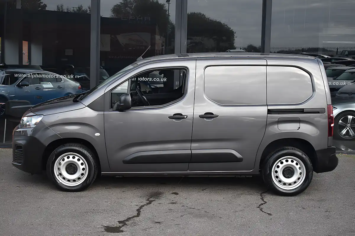 Used 2023 Citroen Berlingo Enterprise Edition M Platinum Grey - Interior and Exterior details 10