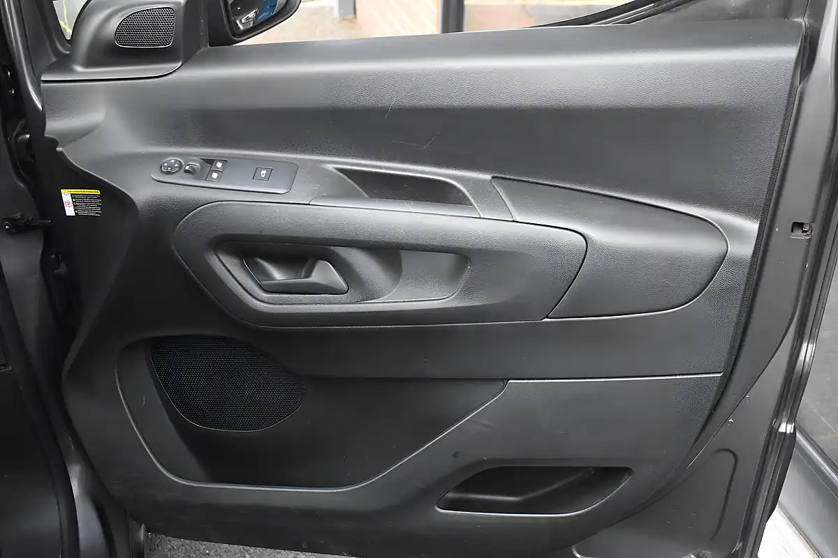 Used 2023 Citroen Berlingo Enterprise Edition M Platinum Grey - Interior and Exterior details 12
