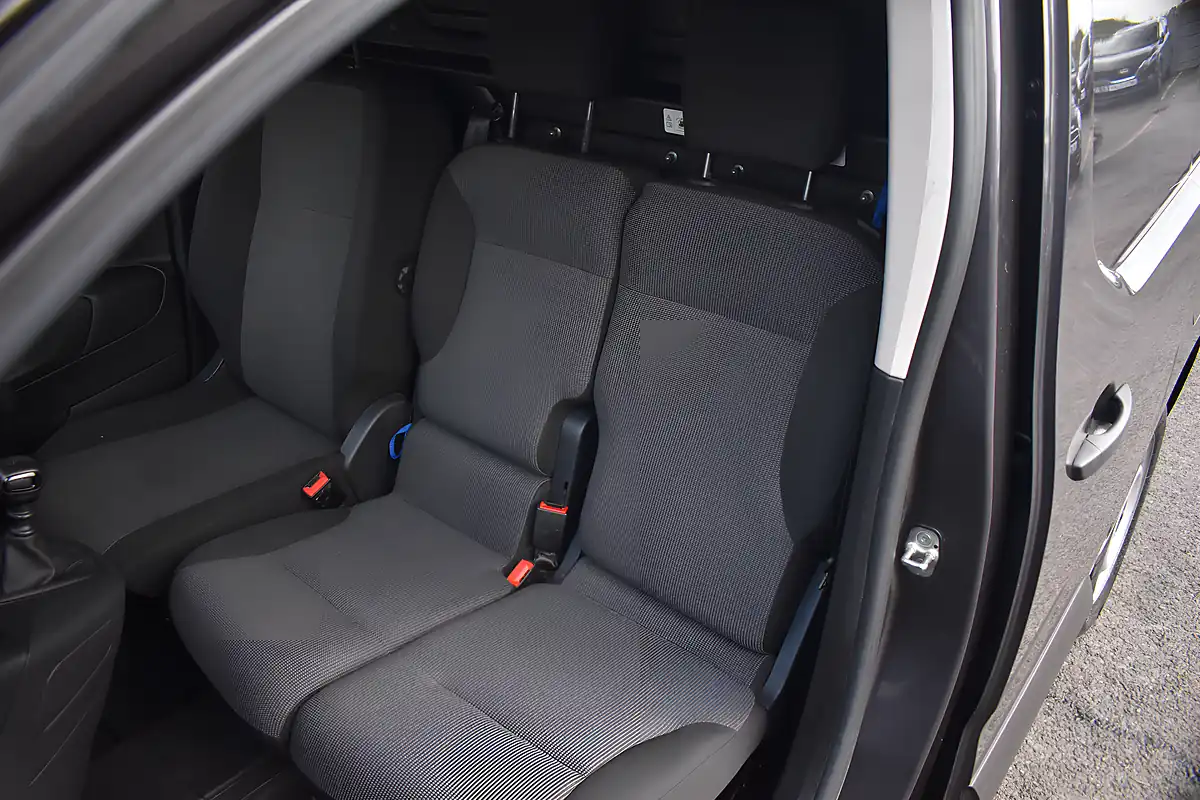 Used 2023 Citroen Berlingo Enterprise Edition M Platinum Grey - Interior and Exterior details 13