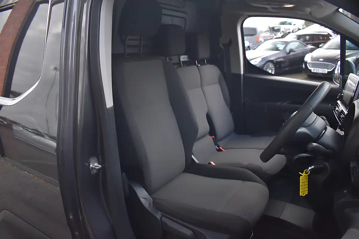 Used 2023 Citroen Berlingo Enterprise Edition M Platinum Grey - Interior and Exterior details 7