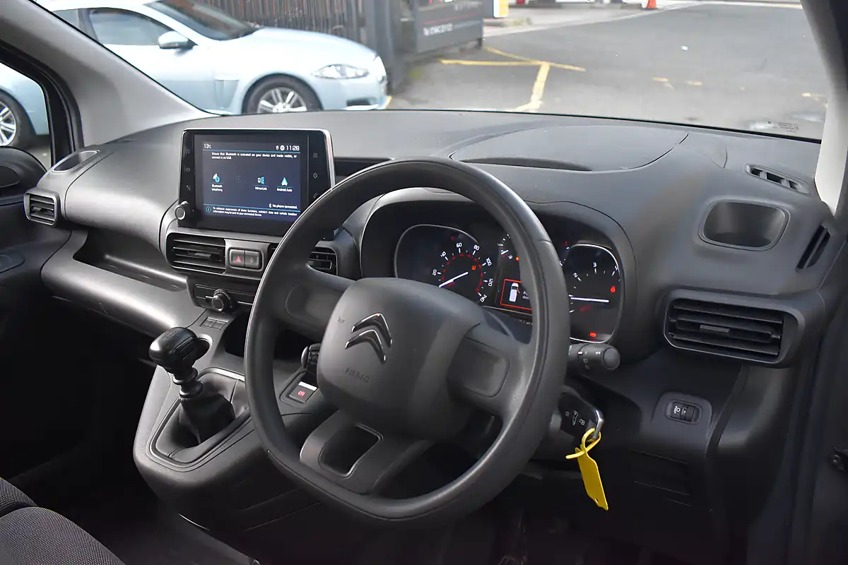 Used 2023 Citroen Berlingo Enterprise Edition M Platinum Grey - Interior and Exterior details 8