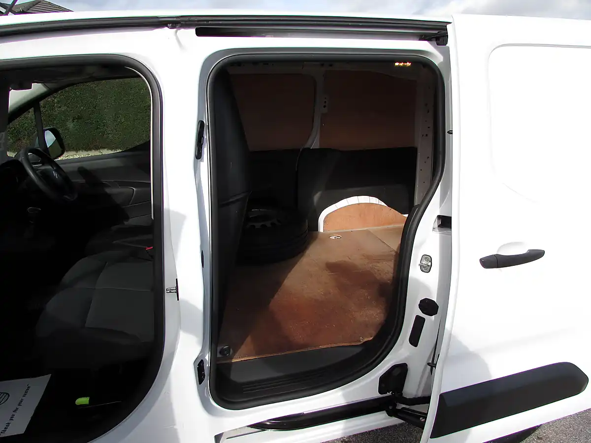 Used 2023 Citroen Berlingo Enterprise Edition M Swb White - Interior and Exterior details 11